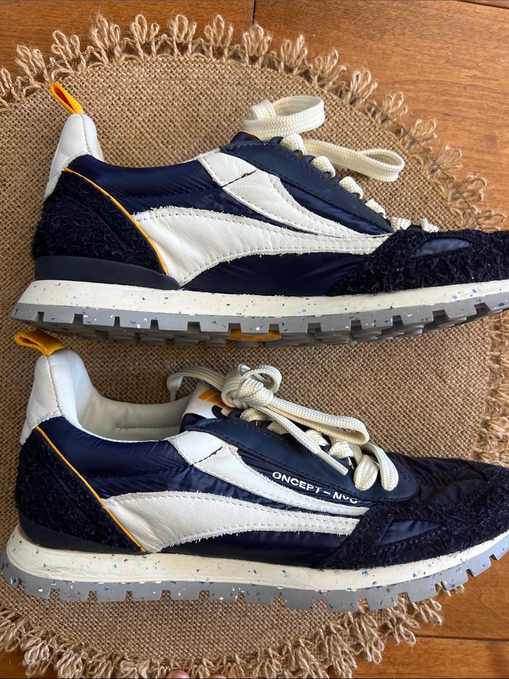 OnCept Toronto Sneakers. Like new. Worn once. - Picture 3 of 9